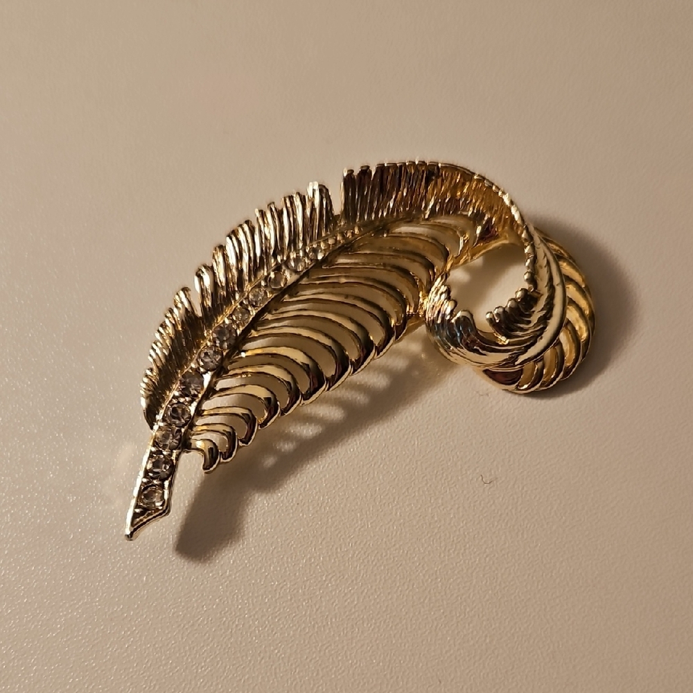 Elegant Gold Feather Brooch